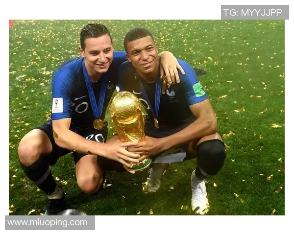 法国足球明星的外貌争议与球场表现的真实对比分析